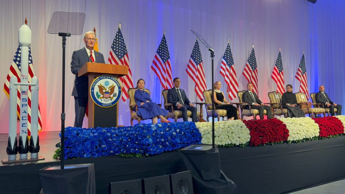 SuperintEC's tweet photo. 🇺🇸🤝🏼En el marco de la conmemoración de los 250 años de la Independencia de los #EstadosUnidos, organizada por la @USembassyEC, nuestro superintendente Luis Cabezas-Klaere participó en el acto solemne desarrollado en el Centro de Convenciones Metropolitano de #Quito. https://t.co/cjVn9K85Bc