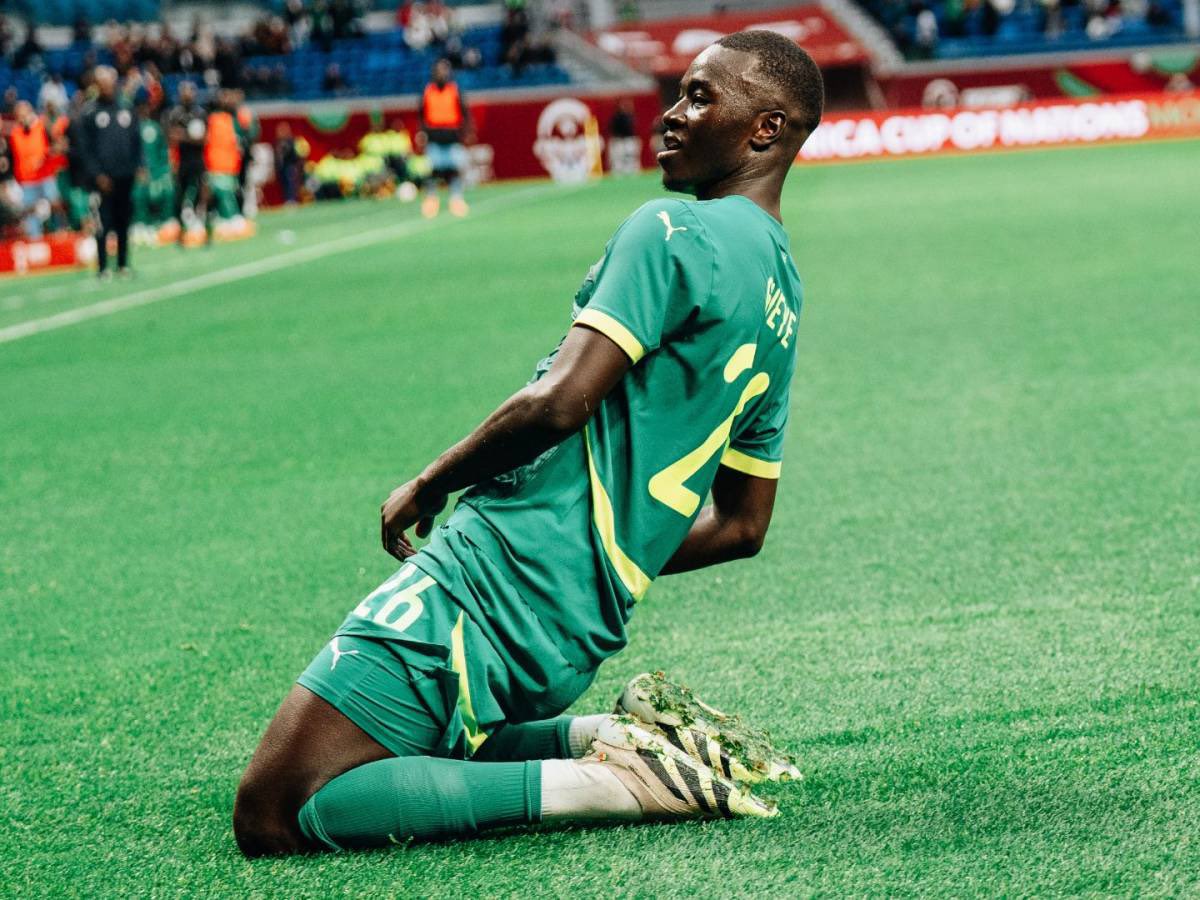 Palvaa_'s tweet photo. 44 sélections à son actif. 27 ans.
Sonne la révolte au stade des martyrs.
Double buteur en 8eme de CAN.
Buteur en FINALE.
Élu meilleur joueur Africain de la LIGA en 2026.
Doublé pour sa première CDM.
Porte ses couilles et dénonce ce STAFF MINABLE.

LÉGENDE. RESPECT. https://t.co/lfN8kaSoYU