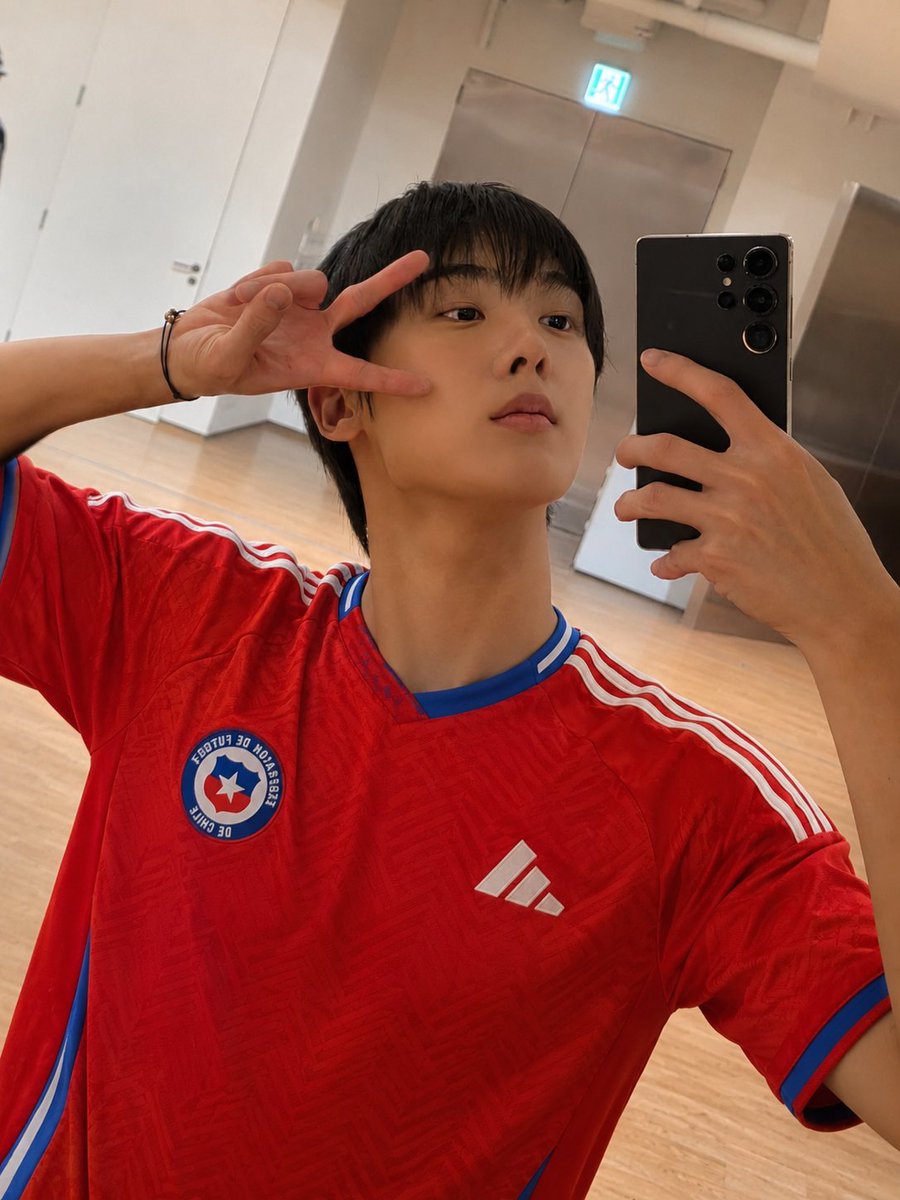 Kathe_andrea16's tweet photo. #YOONSANHA_ENCHILE
Que lindo te queda Chile pollito 🥰

@ninshi_ent
@zafiroLive
@freefallshows
@fantagiomusic_
@YOONSANHA_offcl
@studio_pav
@kpopchilecl https://t.co/VAQkIP38Gz