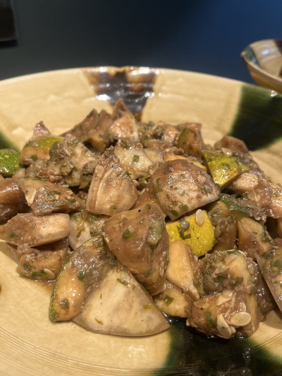 BZexal's tweet photo. 7/2
本日の副菜
・にんじんシリシリ　クミン風味
・白茄子とズッキーニアンチョビ炒め
・ハーブ香る　ジャーマンポテト
・芽キャベツと豚肉スパニッシュオムレツ

スープ
・紫大根とたまごコンソメスープ

週替わりパスタ
・夏野菜のナポリタン風
本日もお待ちしてます

#神田
#ランチ
#ビストロゼアル https://t.co/1FeW7PQJTS