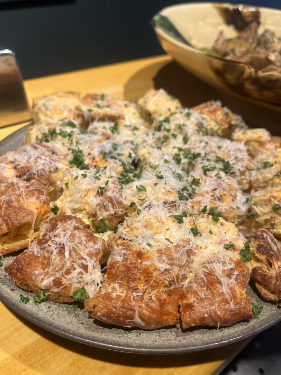 BZexal's tweet photo. 7/2
本日の副菜
・にんじんシリシリ　クミン風味
・白茄子とズッキーニアンチョビ炒め
・ハーブ香る　ジャーマンポテト
・芽キャベツと豚肉スパニッシュオムレツ

スープ
・紫大根とたまごコンソメスープ

週替わりパスタ
・夏野菜のナポリタン風
本日もお待ちしてます

#神田
#ランチ
#ビストロゼアル https://t.co/1FeW7PQJTS