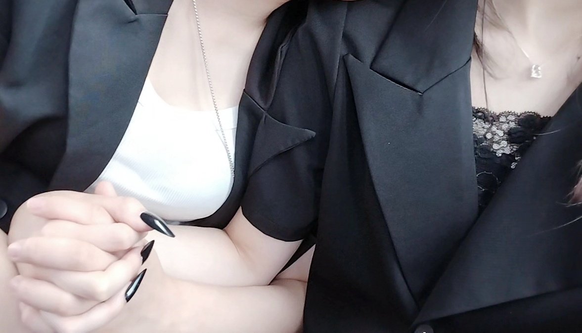 Soza_s328's tweet photo. たまには自我くらいあげちゃえ〜
彼女とおそろした日〜🌷🫶🏻✨
婚約者になったから来年が楽しみ https://t.co/ZRAVNKb6vW