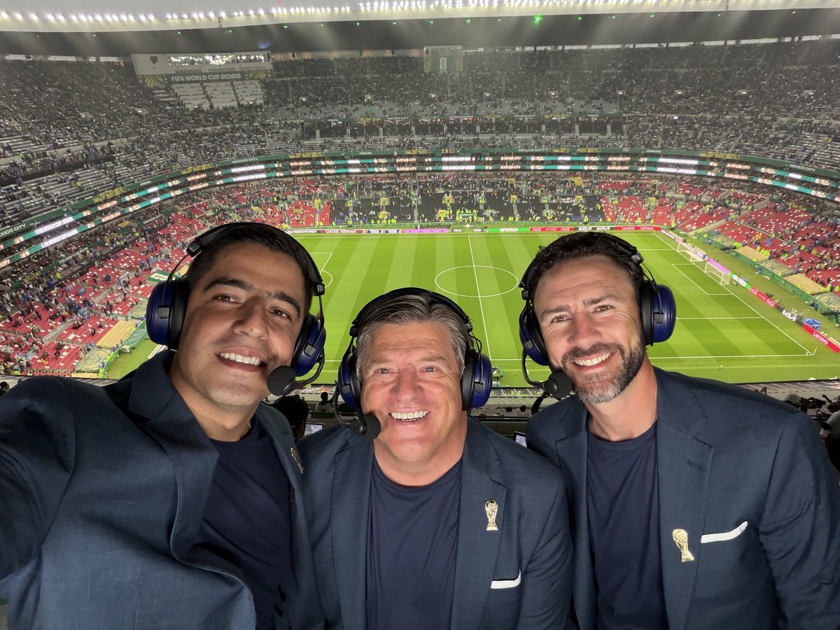 Carlos_Ponz's tweet photo. ¿QUIÉN GANÓ EL RATING? 📺🔥🇲🇽
 
El México vs Ecuador volvió a romper récord de audiencia: Televisa, el ganón total, reporta 35.3 millones (28.4 en TV y 6.9 en ViX).

Pero en el canal contra canal en abierta, hay una Doña Tele preferida para ver al Tri:
 
🇲🇽🆚🇿🇦
Las Estrellas: 4.9
Canal 5: 3.1
Azteca 7: 5.3 🥇
 
🇲🇽🆚🇰🇷
Canal 5: 7.13
Azteca 7: 7.15 🥇
 
🇲🇽🆚🇨🇿
Canal 5: 6.67
Azteca 7: 6.74 🥇
 
🚨
🇲🇽🆚🇪🇨
Azteca 7: 10.12 🥇
Canal 5: 9.13
*Puntos de rating
 
Se rompió el empate técnico en señal abierta, TV Azteca ganó la preferencia por un punto sobre Televisa en los Dieciseisavos, lo que la marca como señal preferida para ver a la Selección Mexicana este Mundial.
@record_mexico