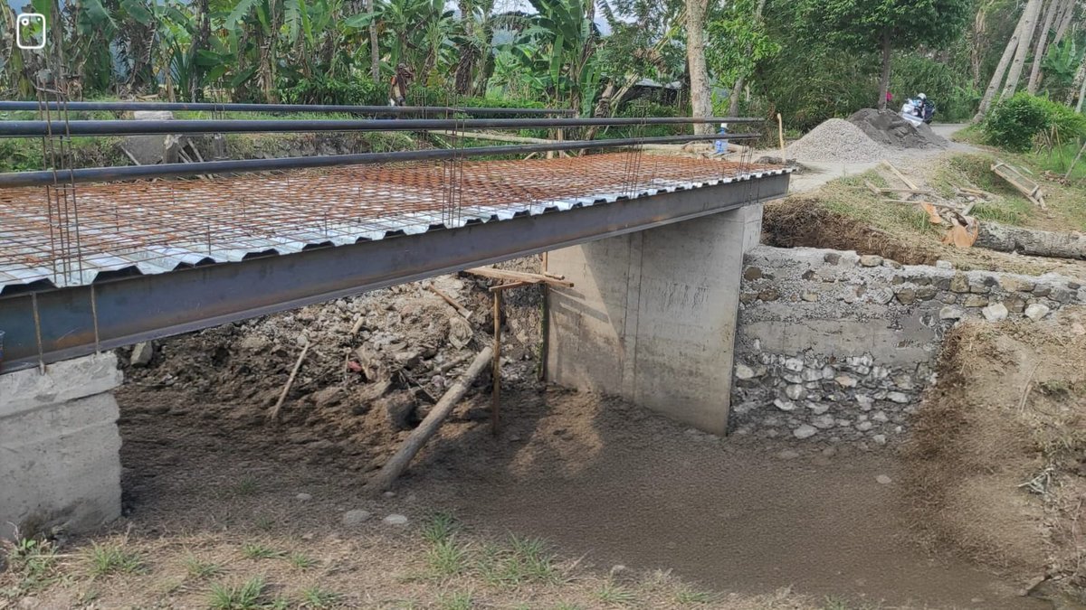 Kodim0709's tweet photo. @0709Kodim Dari Gotong Royong Lahir Kekuatan, Jembatan Beton Wonorejo Jadi Simbol Kemanunggalan TNI-Rakyat https://t.co/gJBwquPpy1