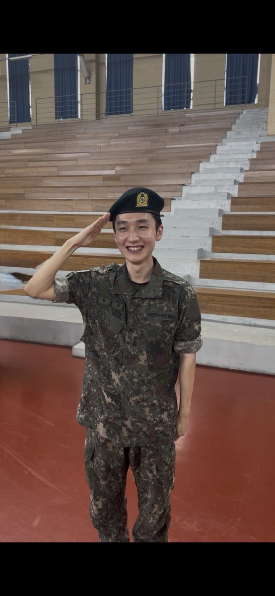 lolmoonyeon98's tweet photo. 의진이형이 왕호 수료식 사진 올려주심🥹 https://t.co/rkz1Xcq5r4
