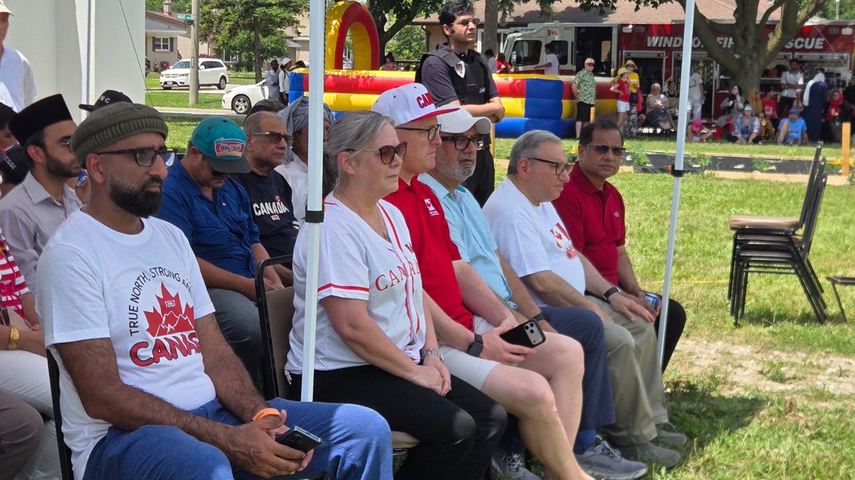 AMJBaitulEhsan's tweet photo. Thank you to everyone who joined our first Canada Day celebration at Baitul Ehsan Mosque. 

From flag hoisting with kids singing the national anthem to fire truck fun, BBQ, cake, and family activities, it was a day to remember. 🇨🇦 

#CanadaDay #Windsor #BaitulEhsan https://t.co/4LDszu96QK