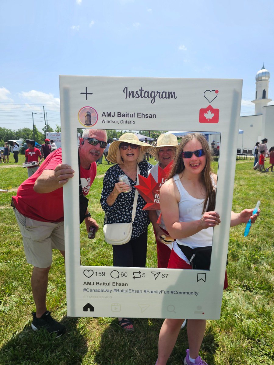 AMJBaitulEhsan's tweet photo. Thank you to everyone who joined our first Canada Day celebration at Baitul Ehsan Mosque. 

From flag hoisting with kids singing the national anthem to fire truck fun, BBQ, cake, and family activities, it was a day to remember. 🇨🇦 

#CanadaDay #Windsor #BaitulEhsan https://t.co/4LDszu96QK