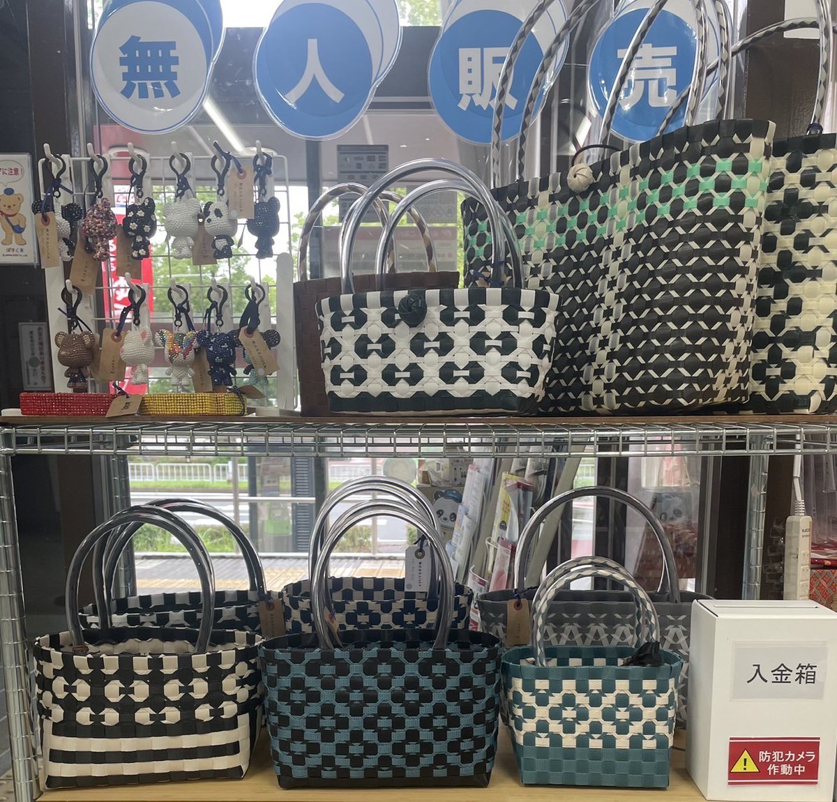 oneness_alpha's tweet photo. みなさん、こんにちは☺️
港郵便局にてハンドメイド作品の販売始めました🍀
近くにお寄りの際ぜひお立ち寄りください💕

＃ワンネス　＃就労継続支援A型事業所　＃ハンドメイド https://t.co/jglJfcifQN