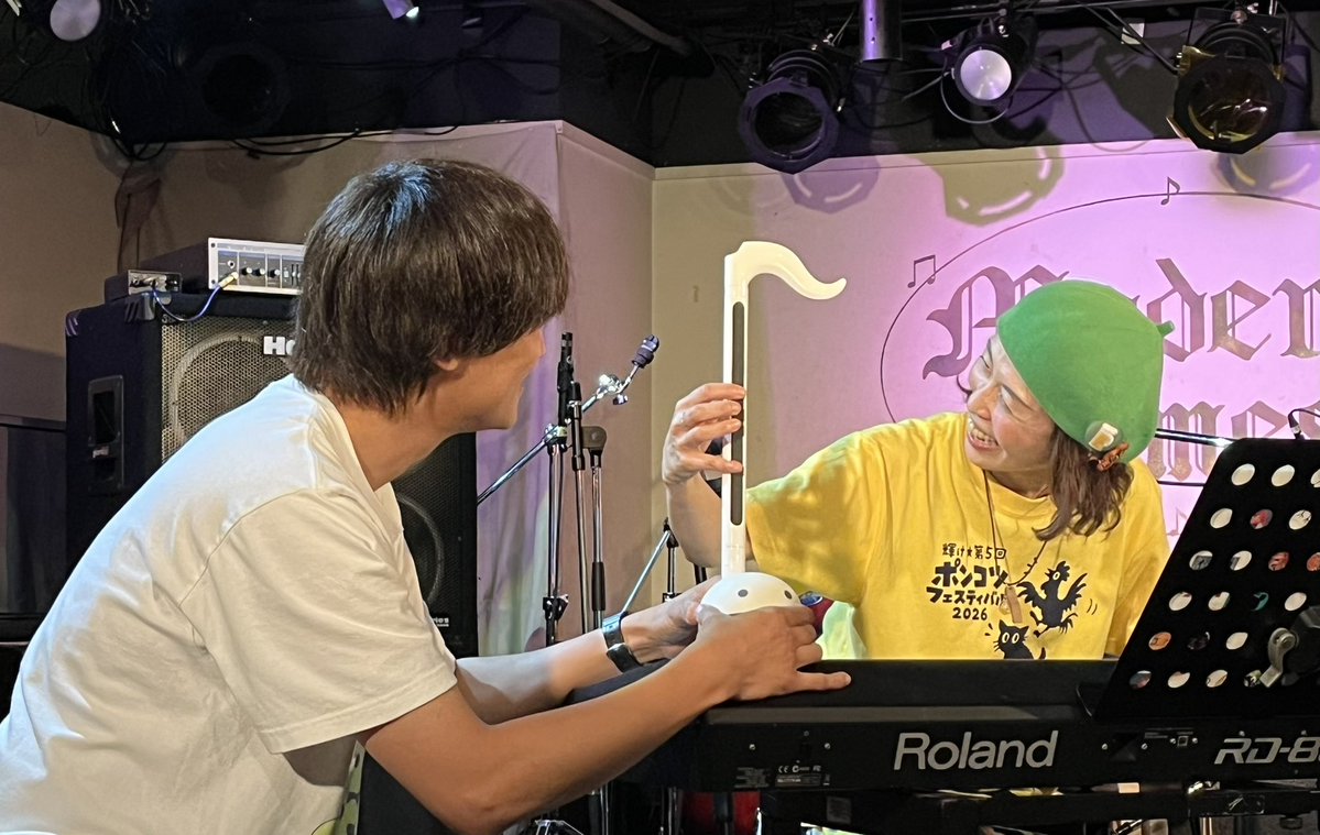hai_hoai's tweet photo. ポンフェスは好きを聴けるだけじゃなくて新しいにも出会えるし、美味しいし、笑えるし、飲んだくれるし。
だからついつい足が勝手に向かってしまったのだ。
 #ポンコツフェス https://t.co/nprBMAUtWe