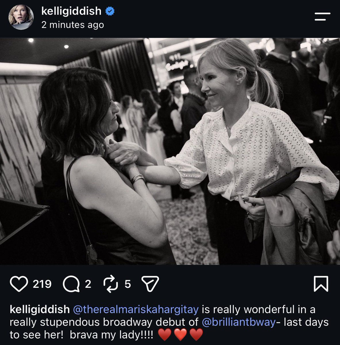 rollinsxcarisi's tweet photo. SCREAMING CRYING THROWING UP I LOVE KELLI AND MARISKA #svu https://t.co/w1zOlppkmT