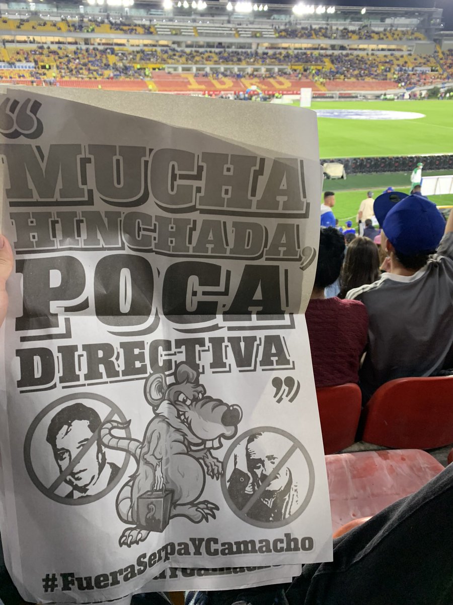 n_cdlm's tweet photo. Si bien los nuevos dueños me mantienen escéptico, siempre esperé que ese par de buitres soltaran lo que más amo. Protestar desde el estadio funcionó. https://t.co/8S3C2ILaJU