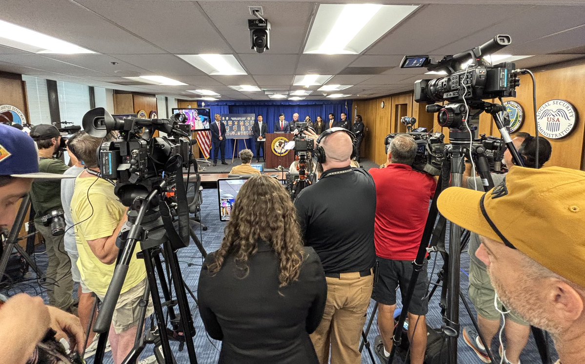 USAO_LosAngeles's tweet photo. .@USAttyEssayli, @HSILosAngeles Special Agent in Charge (SAC) Eddy Wang, @LAPDPoliceChief Jim McDonnell, and @IRS_CI SAC Darren Lian announced the arrest of 10 alleged sex traffickers who operate on L.A.’s notorious Figueroa Corridor. https://t.co/SZyYCuqSS9