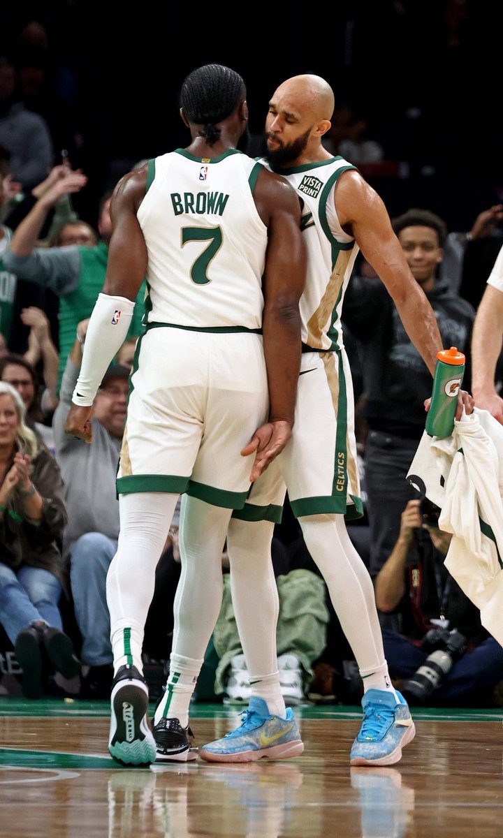 ZachGatsby's tweet photo. 🚨REPORT: Celtics Believed Derrick White Had a Better Season Than Jaylen Brown

Per @WindhorstESPN: Even though Jaylen Brown was publicly campaigning for MVP, the Celtics’ front office did not feel he had the best season on the team. They believed Derrick White had a better year. https://t.co/uLoZ4KyEX9