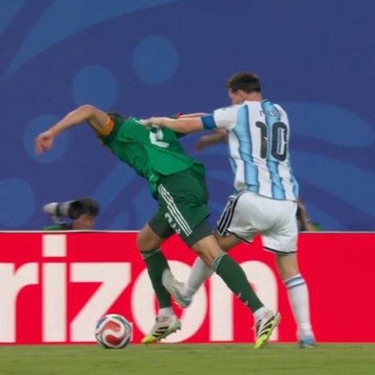 aharney1020's tweet photo. @lanedeankendall But no card for three FIFA golden boy https://t.co/x2gc9grwnI