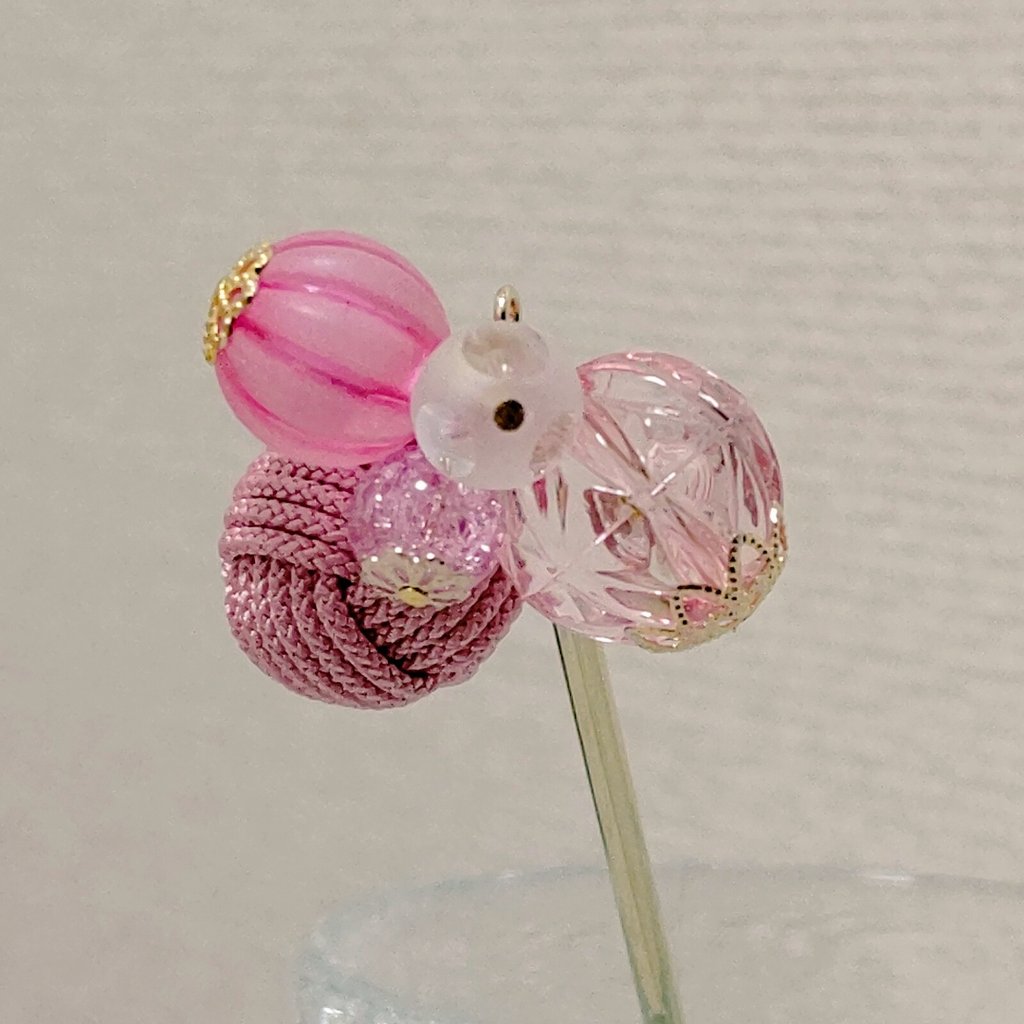 コロンと可愛い結び玉とビーズの飴玉みたいなかんざし🍬🍬 ピーチ