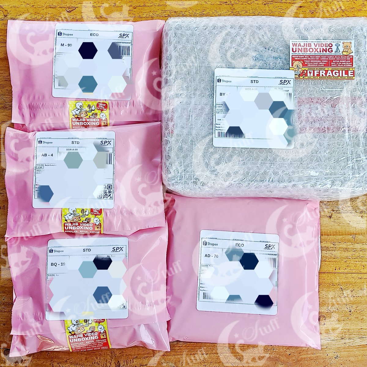 catmoonstuff's tweet photo. yang masih mau aab lngshot &amp; cortis bisa DM ya. yang masih mau ikut pengiriman hari ini ditunggu sampe jam 15.00 wib karena semua orderan mau di drop jam 16.00 wib 💌 https://t.co/2Nnrp7bUnB