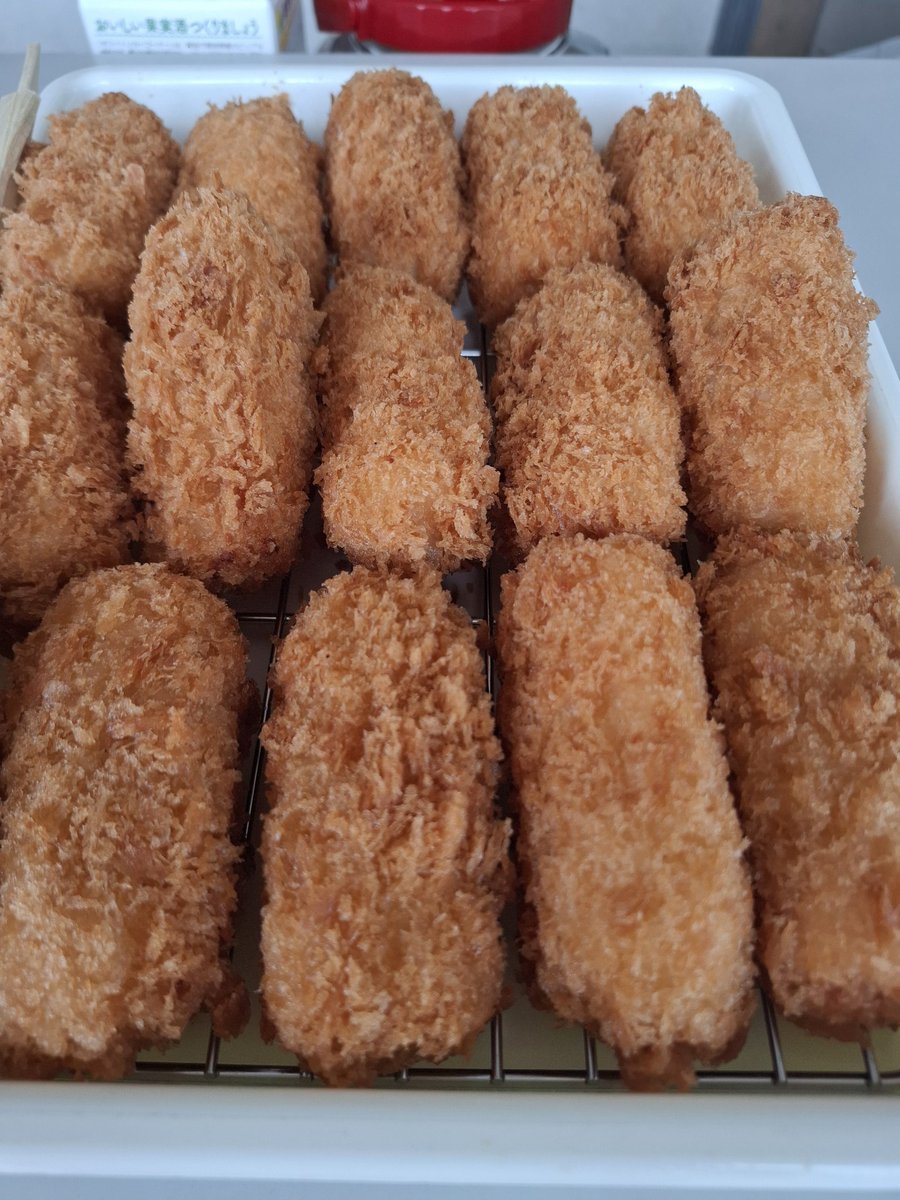 siobaraya's tweet photo. 7月2日(木)　雨ですご過ごしやすい気温ですね☔本日も宜しくお願いします🐟
・生ニシン焼き　脂ノリノリ
・カニグラタンコロッケ
・トビウオのフライ
・鳥取県境港　いわし刺身 https://t.co/xSzgQ475d9