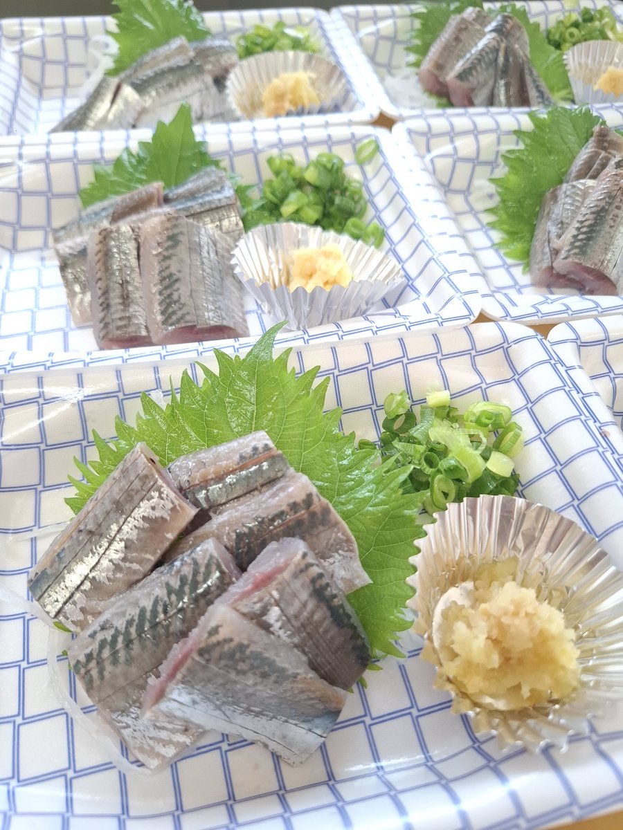 siobaraya's tweet photo. 7月2日(木)　雨ですご過ごしやすい気温ですね☔本日も宜しくお願いします🐟
・生ニシン焼き　脂ノリノリ
・カニグラタンコロッケ
・トビウオのフライ
・鳥取県境港　いわし刺身 https://t.co/xSzgQ475d9