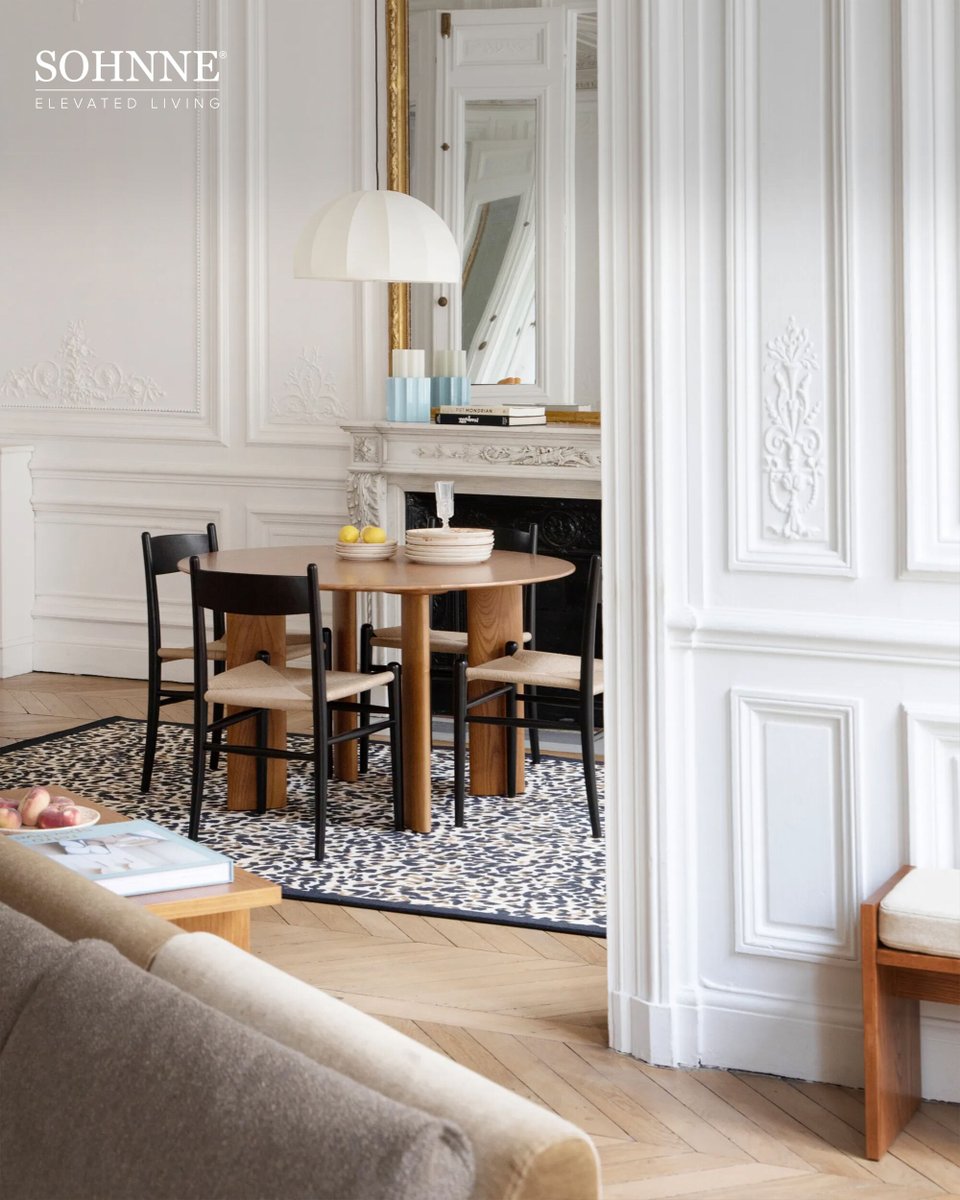 Sohnneliving's tweet photo. Black lacquer. Natural papercord. A dining room that needs nothing else.

#SohnneStyle #IconicDesign #IconicFurniture #HansWegner #MidCenturyModern #ScandinavianDesign #DanishModern https://t.co/p9PTjmCsL5