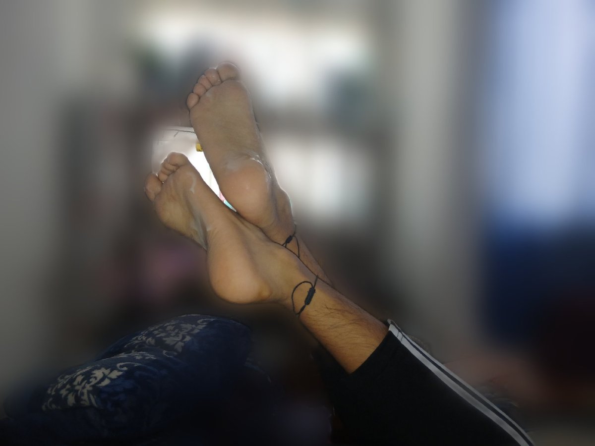 alexlex080's tweet photo. Tienen leche encima, se te antojan? 😳 #feetfetısh https://t.co/LnRbIyUlZ8