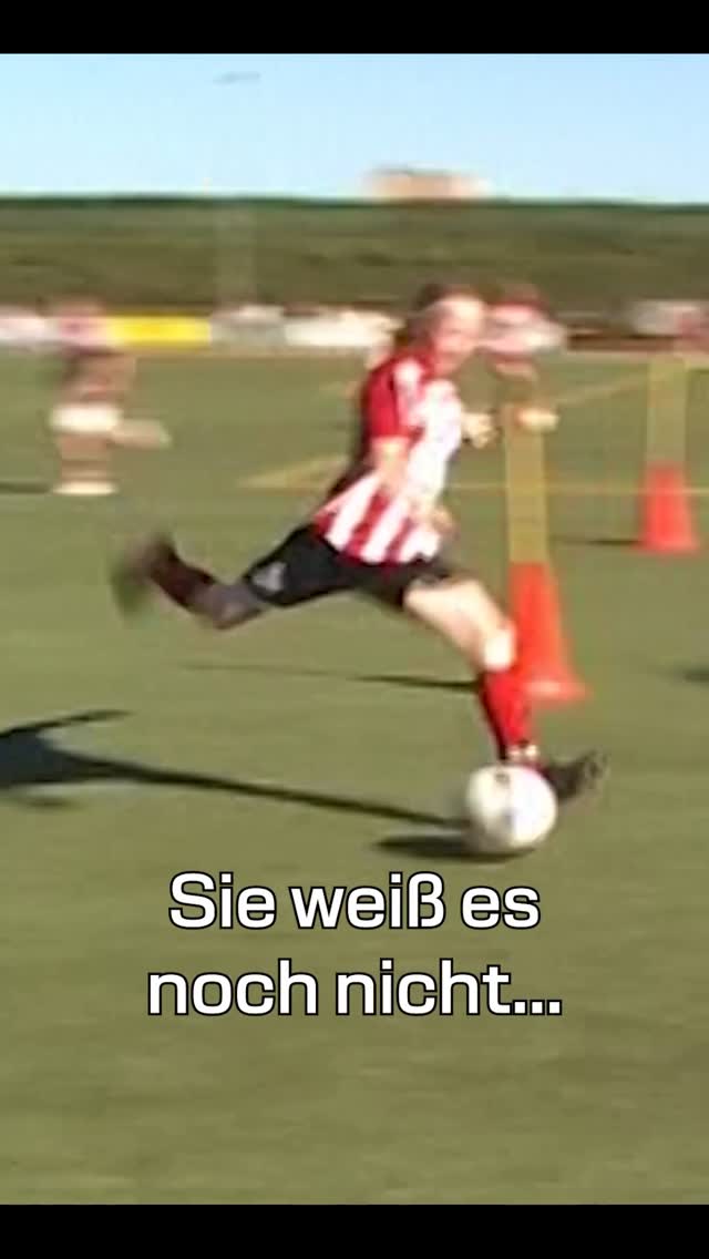 annagerhardt_27's tweet photo. Anna bleibt bis 2027! 🤩

#effzeh-Eigengewächs Anna Gerhardt hat ihren Vertrag bei uns bis Sommer 2027 verlängert! Sie hat alle Mannschaften der FC-Akademie durchlaufen und ist vor zwei Jahren zu uns in ihre Heimat zurückgekehrt.

Wir freuen uns sehr, dass du bleibst, Anna! 🫶 https://t.co/TlWko11TwA