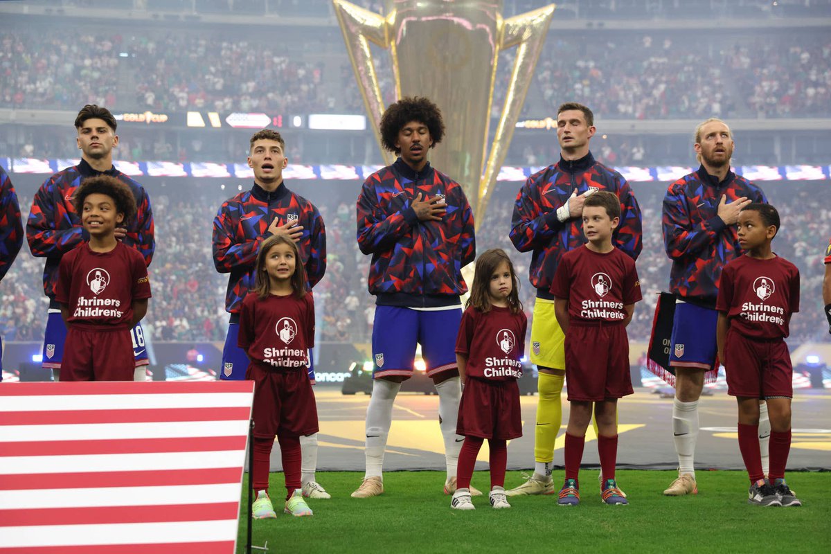 DschlopesIsBack's tweet photo. For those wondering why I support our men’s US soccer team and make fun of the women.

It’s pretty simple… https://t.co/H0wCI1xwVO