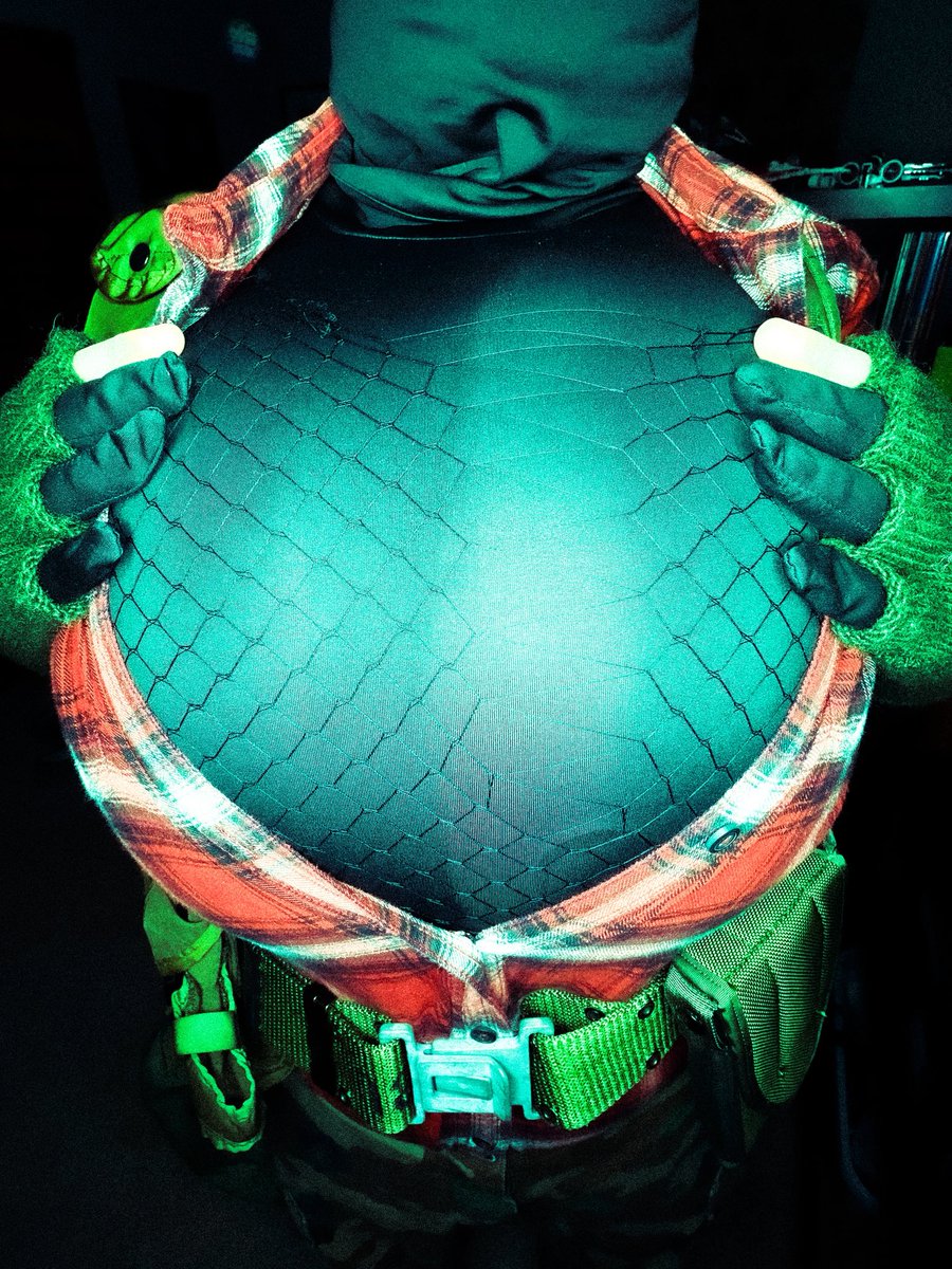 biggirlwisp's tweet photo. Mmmm being this big feels amazing!! I really need to get more full head helmets https://t.co/0sTwBPV1bw