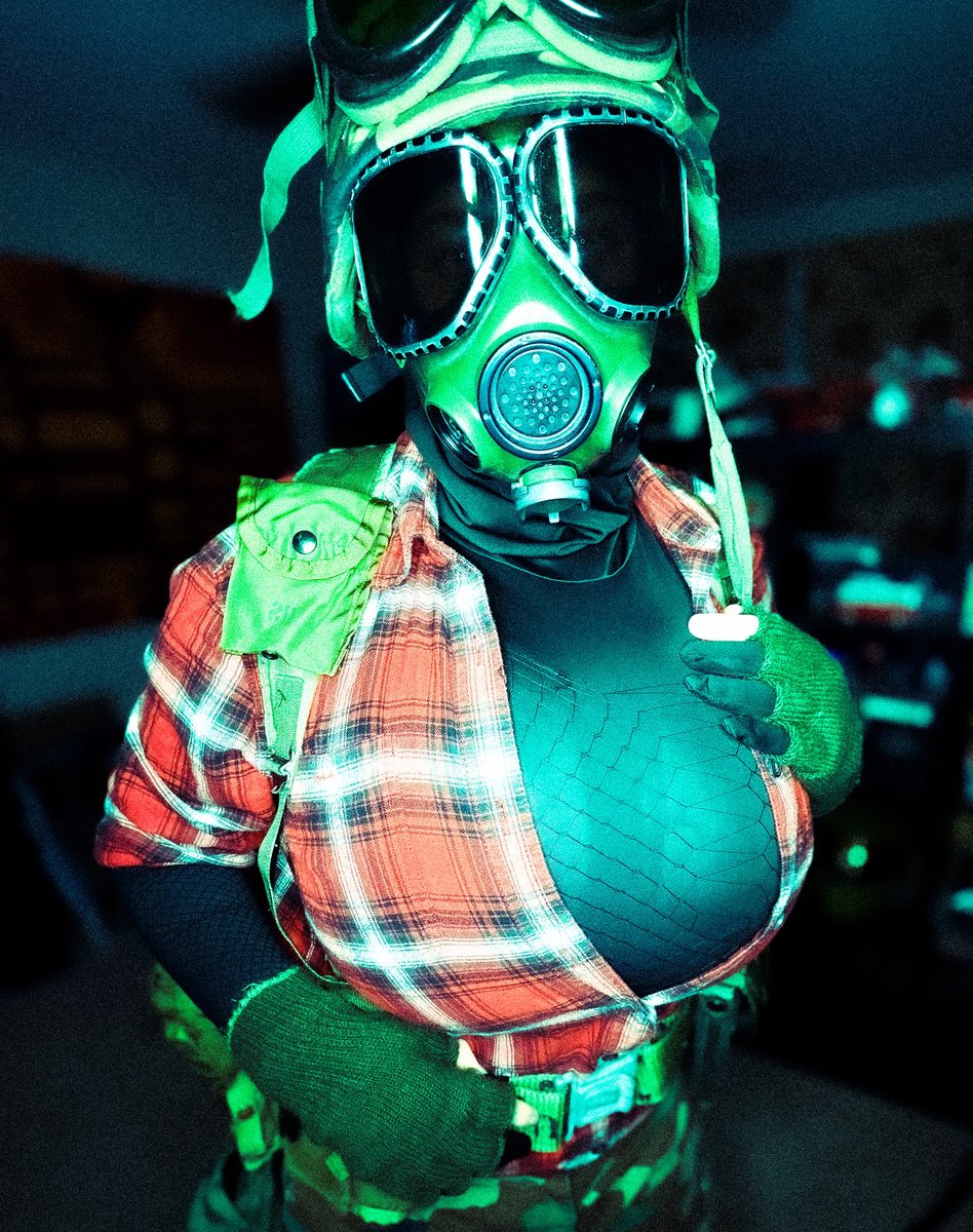 biggirlwisp's tweet photo. Mmmm being this big feels amazing!! I really need to get more full head helmets https://t.co/0sTwBPV1bw