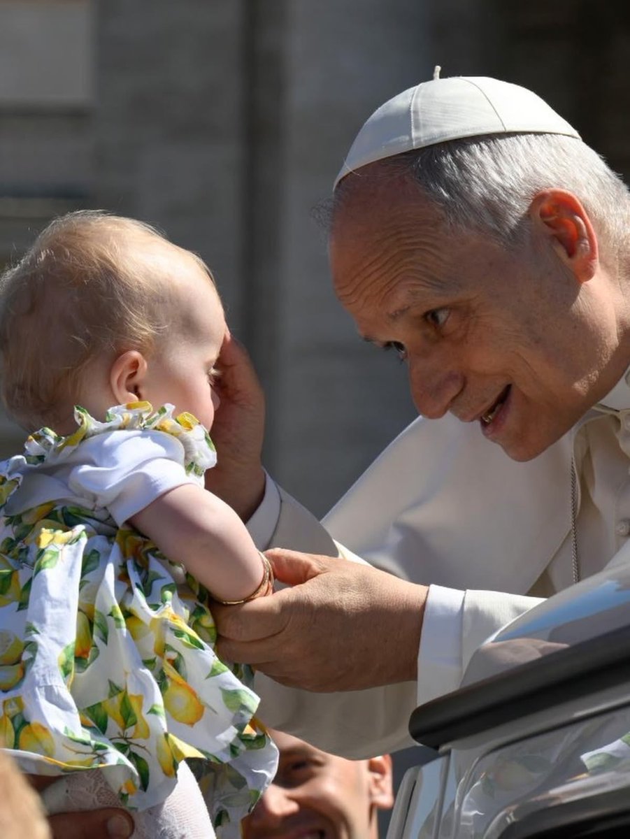 CatholicQuote12's tweet photo. Pope Leo XIV blessing a Cute Baby! https://t.co/NrgWRQGiUu