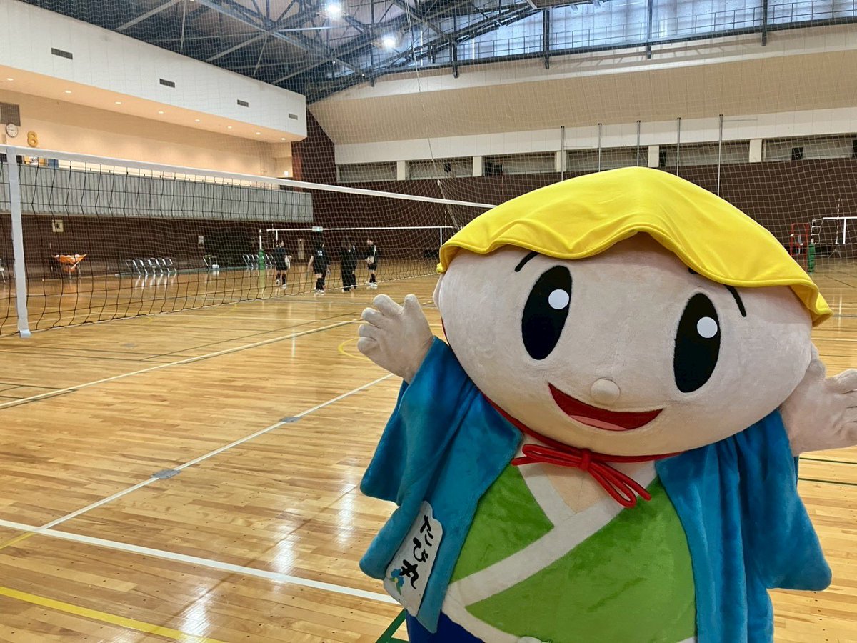 tabimaru_kst's tweet photo. 6月28日（日）に草津市総合体育館で開催された、
「第９回草津たび丸杯バレーボール大会」に行ってきたたび🏐
選手のみんなが熱い闘いをくりひろげていたたび🔥

#滋賀県 #草津市 #たび丸 #第9回たび丸杯 https://t.co/KE2h0D0qAr