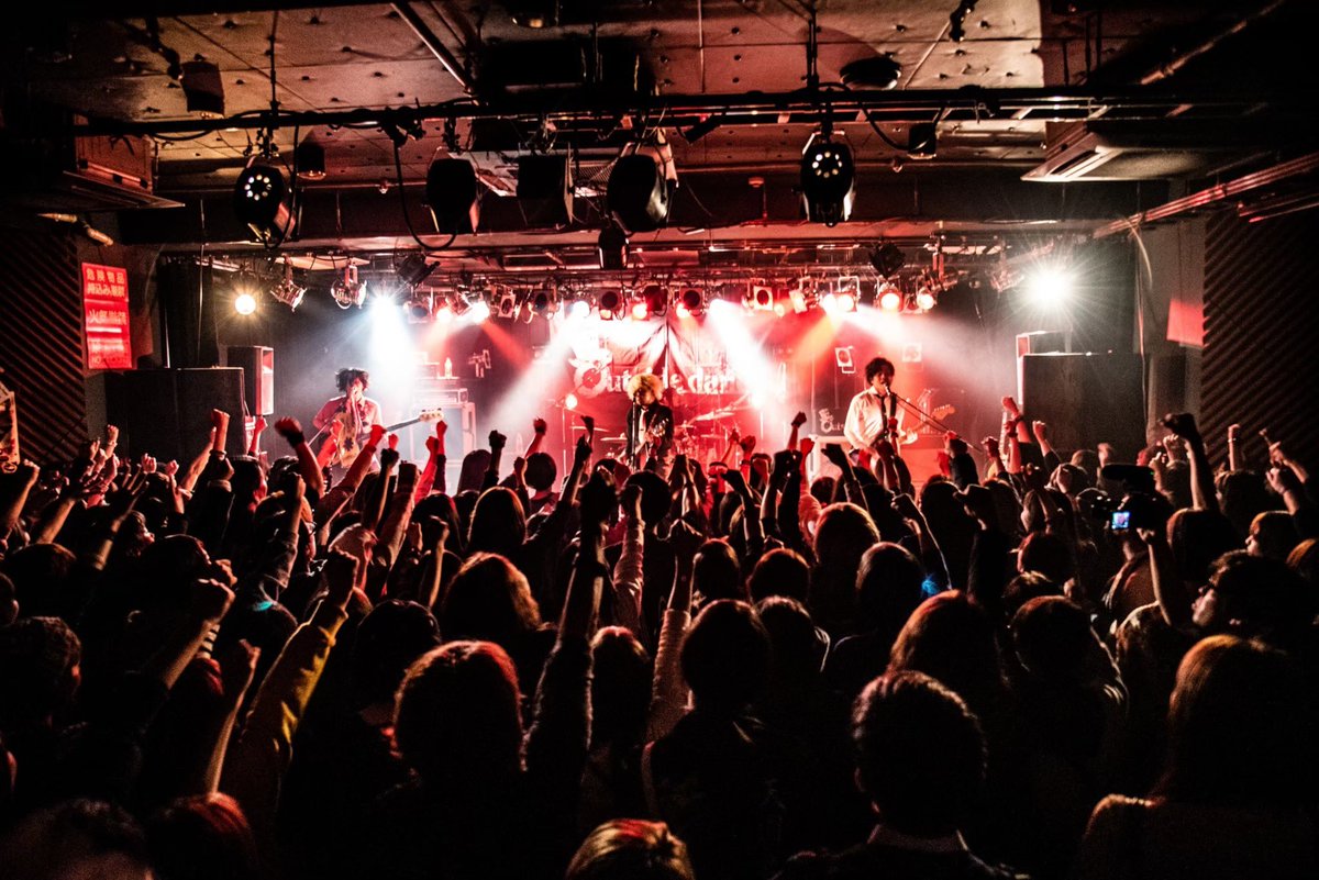 Outside_dandy's tweet photo. ╭━━━◇📸◇━━━━╮

　　LIVE PHOTO

╰━━━━━━━━━━━╯

2019.11.22(金)@渋谷O-Crest

『long a long-エビバディセンキューどうもありがとう編-』

ライブ写真を掲載中！

▽▽▽
https://t.co/P7n5yX2yVs https://t.co/Mtc0JshqEQ