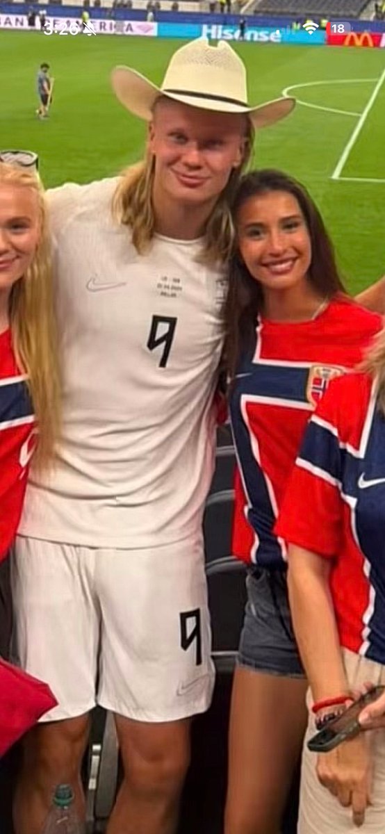embambi's tweet photo. ah yes i love football https://t.co/WR83esESF5