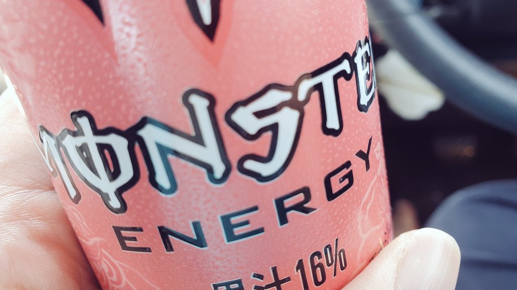 xExTx's tweet photo. 久しぶりにカフェイン過多な日🙄
こういうの飲んでも効かないのだけど気休めに
早く帰りたいよぉぉおうおぉぉぉ🫠 https://t.co/kCYoOeTTGI
