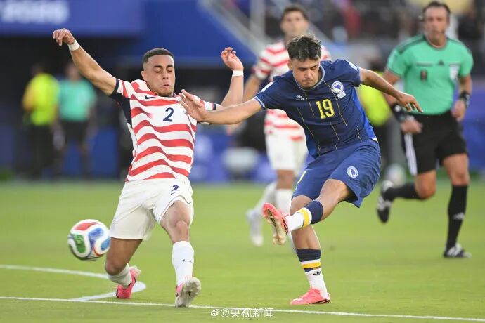 Ordoseducaptain's tweet photo. 7月2日消息，美加墨世界杯1/16决赛，美国2-0战胜波黑。巴洛贡上半场补时推射建功，但下半场因踩踏染红。第82分钟，蒂尔曼直接任意球锁定胜局。
最终，美国晋级16强，将在1/8决赛对阵比利时。而且，本届世界杯三个东道主均成功晋级。 https://t.co/3gyo9CmvJv