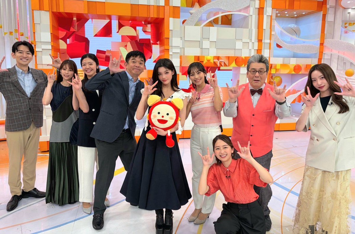 cx_mezamashi's tweet photo. きょう2日(木)は･･･
7月 #マンスリーエンタメプレゼンター #ILLIT の #IROHA さんが初回生出演❣️
初めての生原稿読みは自己採点80点🤗✨
バズり中の🎶It’s Meでキレッキレのダンスを披露してくれたよ🕺💕
みんなで“Me Me” のポーズ🤘

次回は21日(火)🎀お楽しみに‼
#めざましテレビ https://t.co/3s7MfVt6fM