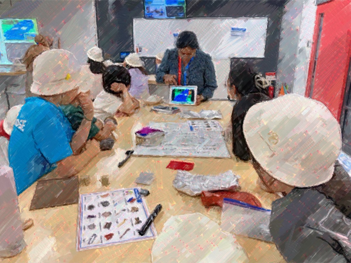onarimones's tweet photo. ５年校外学習（TGG）④
色んな物を使って動画に合った音を出してみます。もう一つのグループはダンスレッスンです。 https://t.co/nXHLnjqZSI