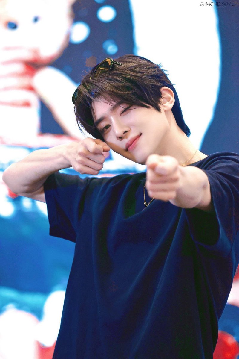 sisi_onon's tweet photo. 나 흑발에 살짝 기장감 있는게 좋아... https://t.co/dhho8zxggD