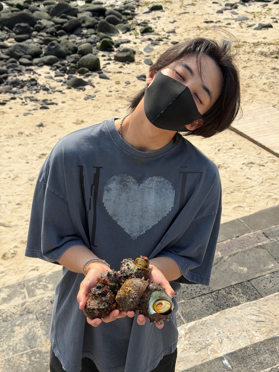 xueishaoo's tweet photo. jeonghao girlies used to pray for times like this🥹 https://t.co/8Fc5LshHY1