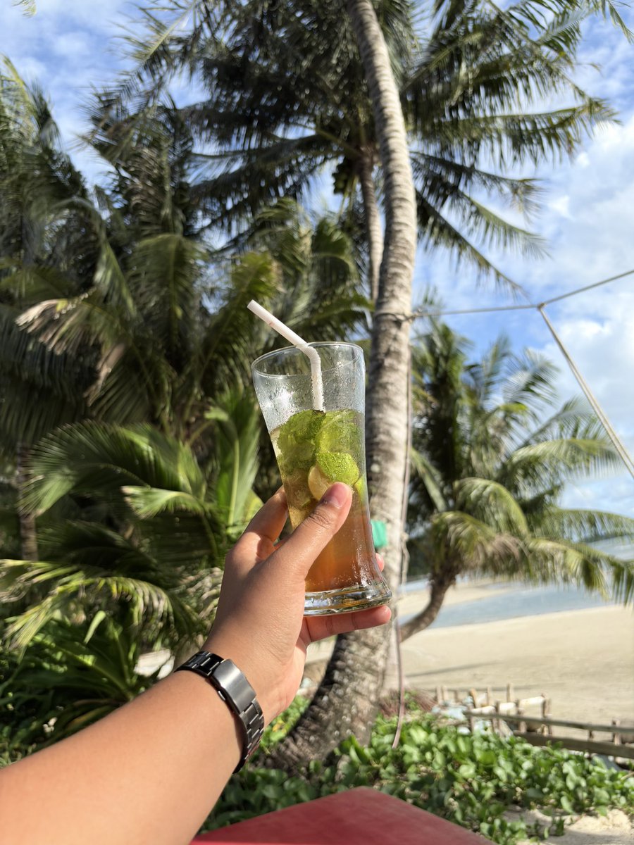 Chunechii's tweet photo. First time in Koh Chang Thailand 🇹🇭 #Kohchang ดีใจฝนไม่ตก 🙏 https://t.co/0wcRTU1mVn