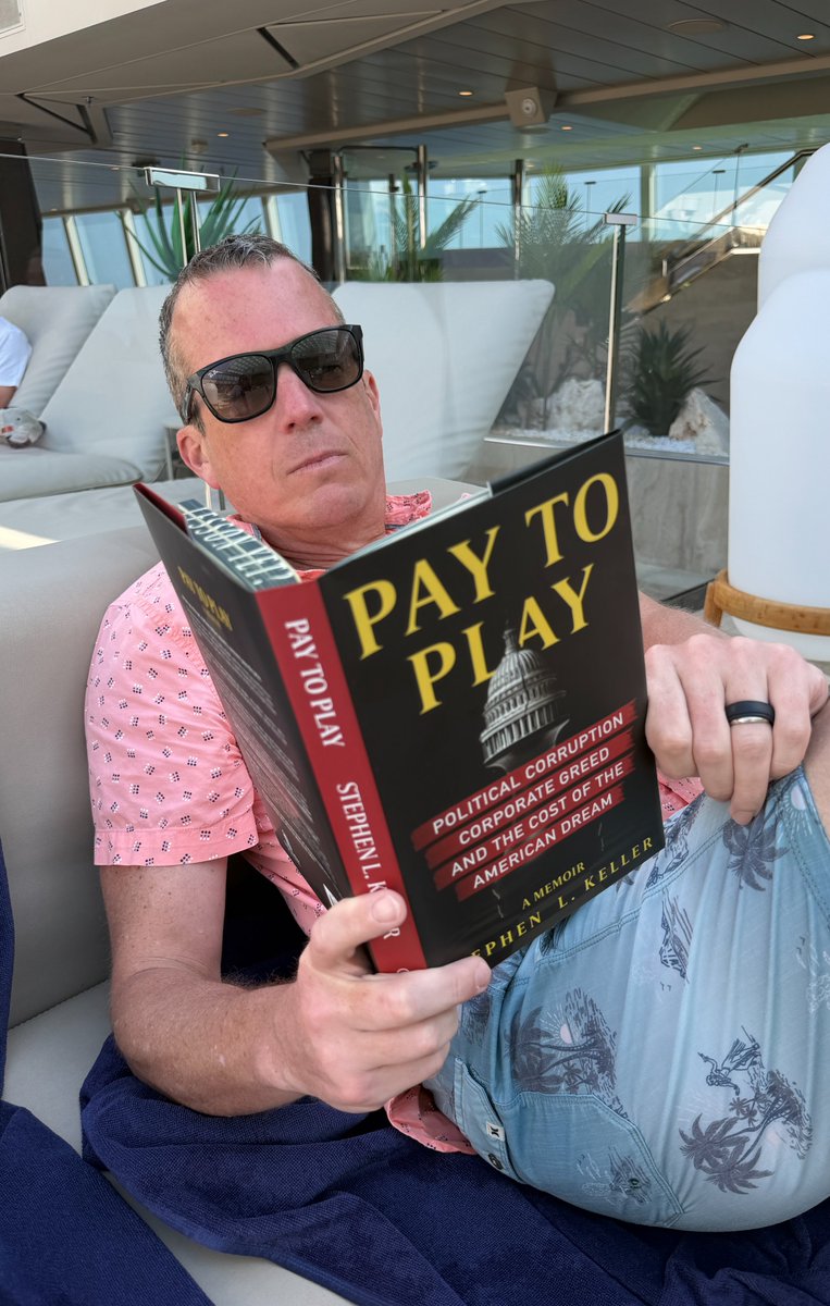 Paytoplaykeller's tweet photo. What does the most notorious FBI informant in Wall Street history read on a cruise?
Tom Hardin — "Tipper X" — with a copy of Pay to Play. 📖
Two men who lived the system from the inside. One story they couldn't bury.
#PayToPlay #TipperX https://t.co/fAMmpNtkRr