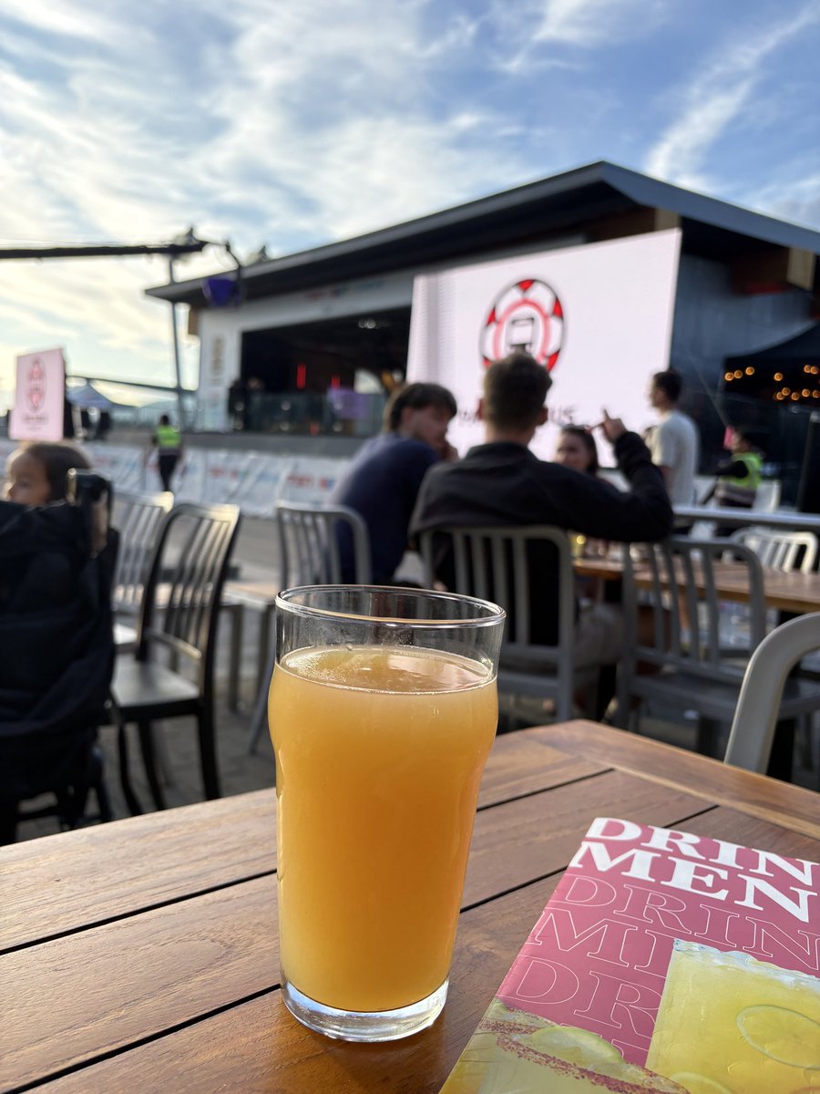 maicoro366's tweet photo. 日本に1週間いって、バンクーバーに戻ってきたら、涼しくてホッとする。夕方のビール幸せ🍻 https://t.co/M6URw8j3zx