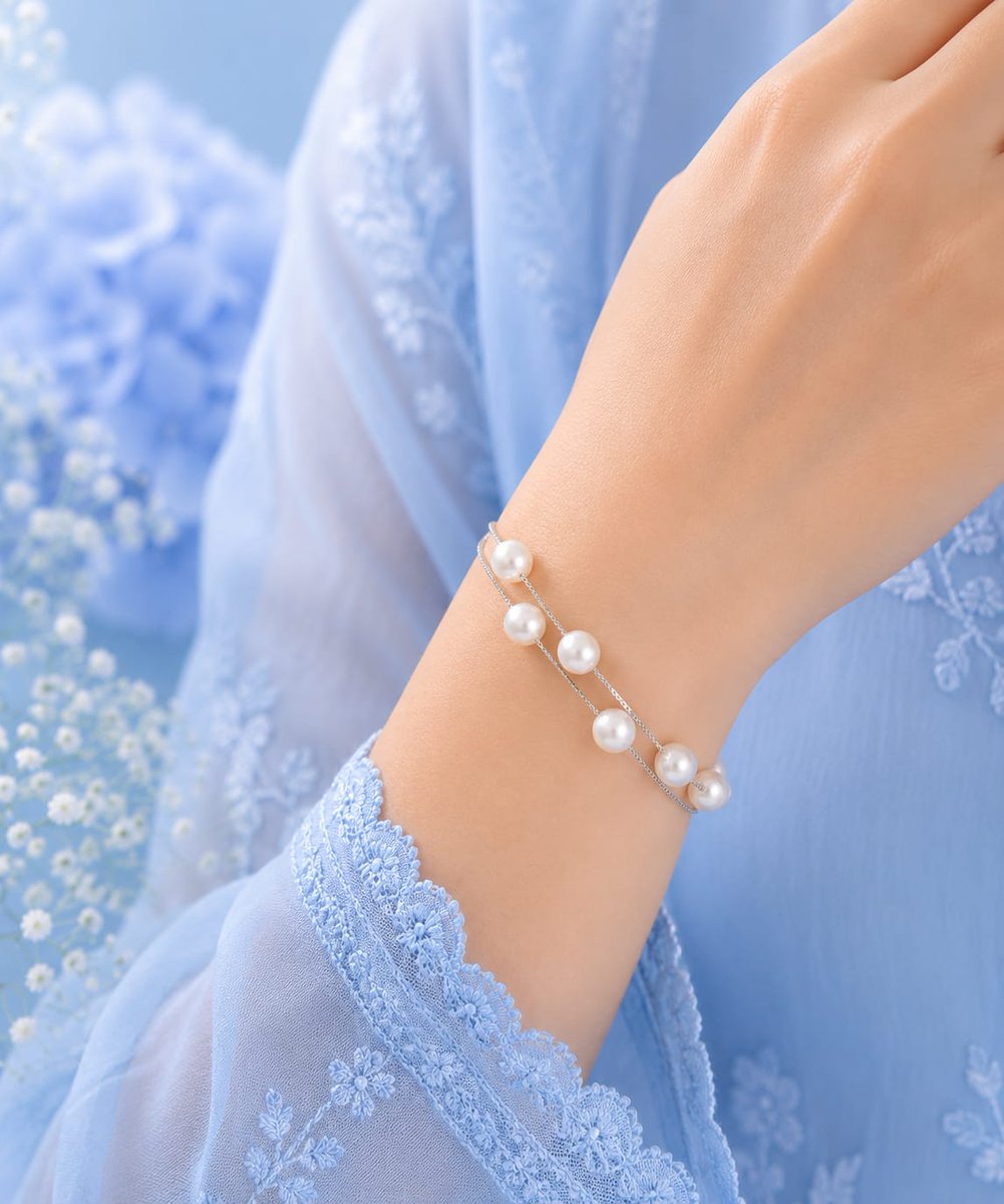 neersterlings's tweet photo. Some pieces don't need to be loud to be unforgettable. 

Product Featured: 925 Silver Classic Pearl Chain Bracelet 3.9 gm | Minimalist Bridal Jewelry

✨ Lightweight Luxury
✨ Genuine 925 Sterling Silver

Shop now at: https://t.co/y0aJFmWtzd⁠

#NeerSterling #PearlBracelet https://t.co/1GFJHR9dQv