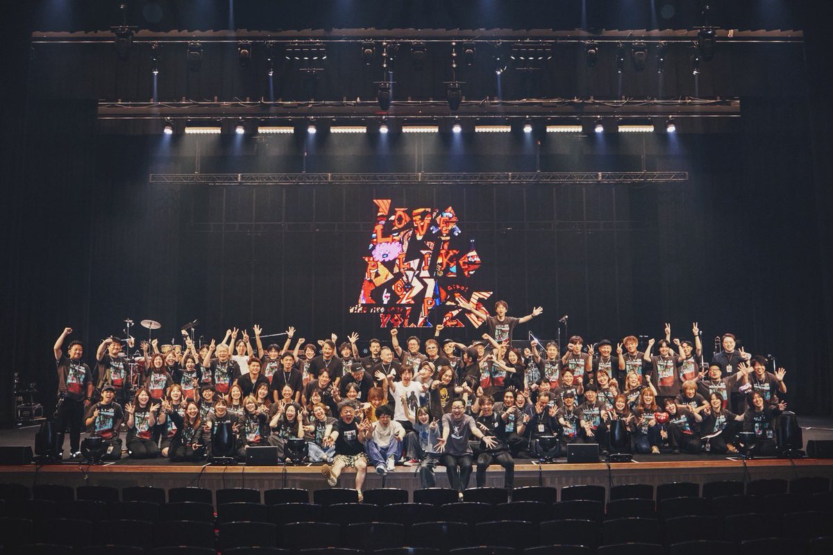 iharaOREBAND's tweet photo. aiko Love Like Pop vol.25 大阪２DAYS！
千秋楽でした。

セットリストは（途中まで）決まってるはずなのに終わると違う印象になるライブ！
毎回抱腹絶倒でした。

年々ツアーの終わりとかが寂しくて泣きそうになるのは加齢なのか！？

お茶会とかしたい🤩

最高でした！！！ https://t.co/VMwES3TvfR