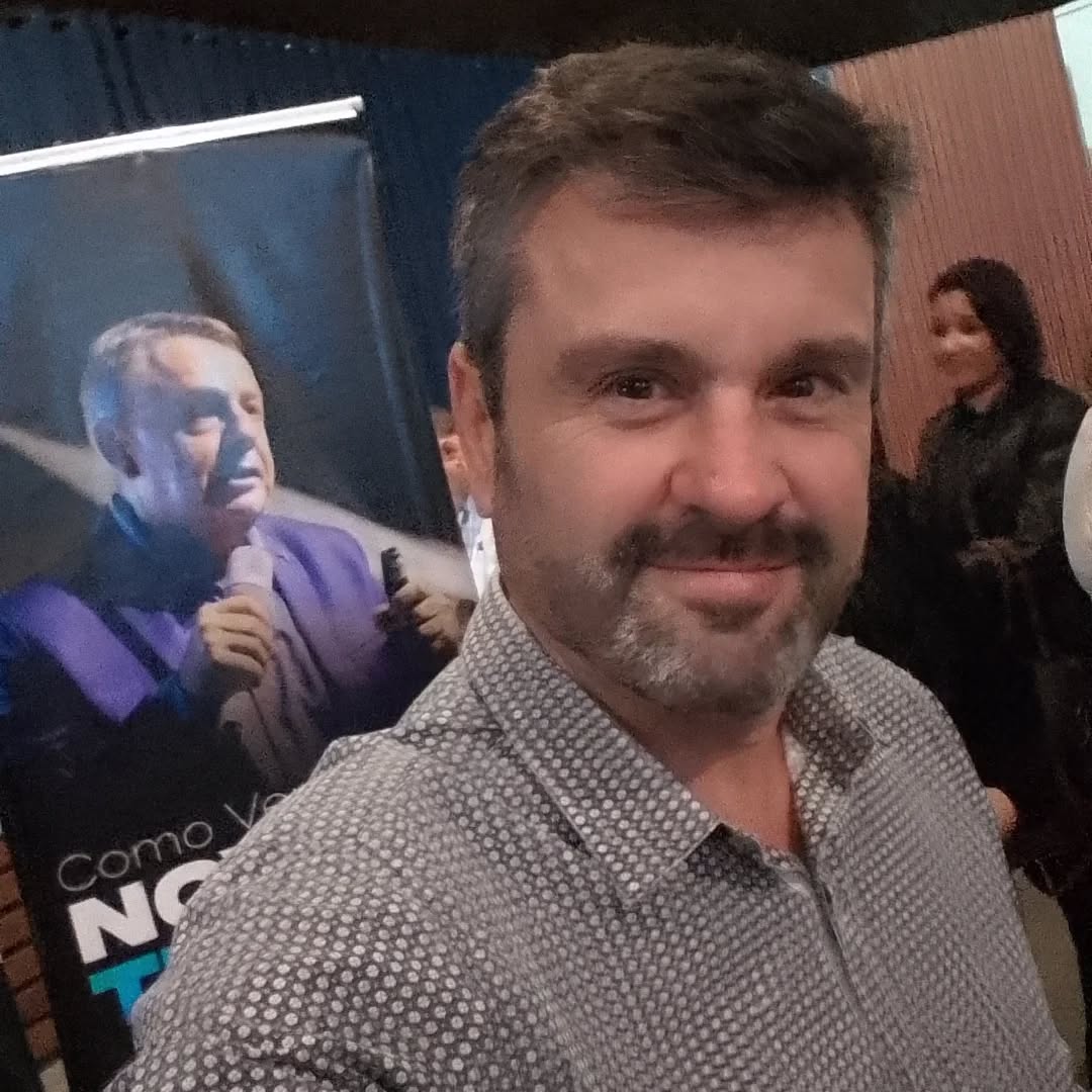 10MarcelloFaria's tweet photo. @Eletrofonte nos proporcionando um grande #treinamento de vendas, com Eduardo Tevah  Palestrante em @abcz_pmgz  - Associação Brasileira dos Criadores de Zebu https://t.co/B2x17qx90r
