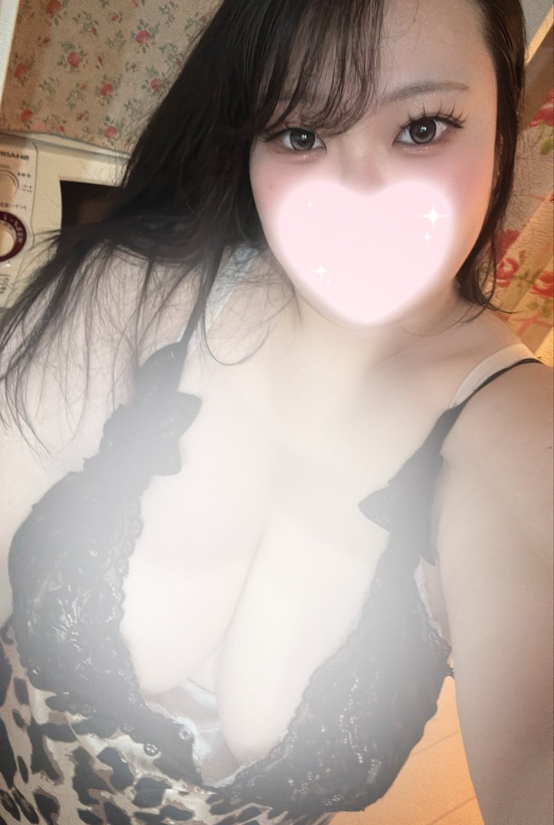 merumeru__323's tweet photo. 今日は12:00〜20:00で出勤してます🌼

事前予約ありがとうございます🥹🤍
まだご案内できるお時間もあるので、タイミング合えばぜひ会いに来てください🫶 https://t.co/1mR1h5igue