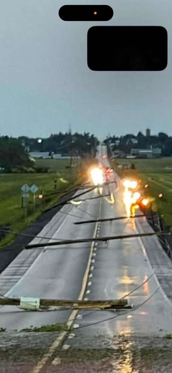 Mayberocks's tweet photo. That is a power outage in quebec, where I live. https://t.co/txlHDRDf5l