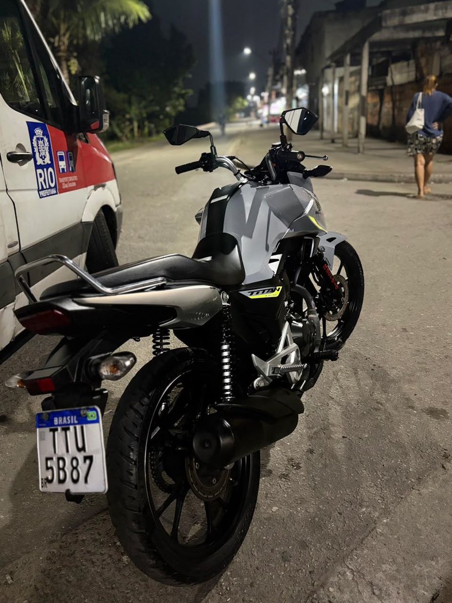 visaototal2213's tweet photo. MOTO ROUBADA EM INHOAIBA!!! CIRCULA AÍ TROPA https://t.co/ZdhKbK4A3m