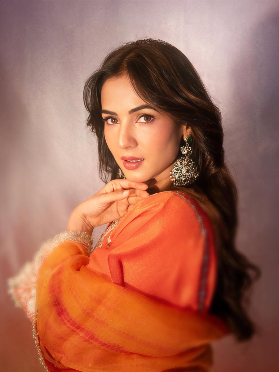 UnknownBos40349's tweet photo. Sonal Chauhan β¨π§‘
#Sonal #SonalChauhan https://t.co/k1toq21zUG