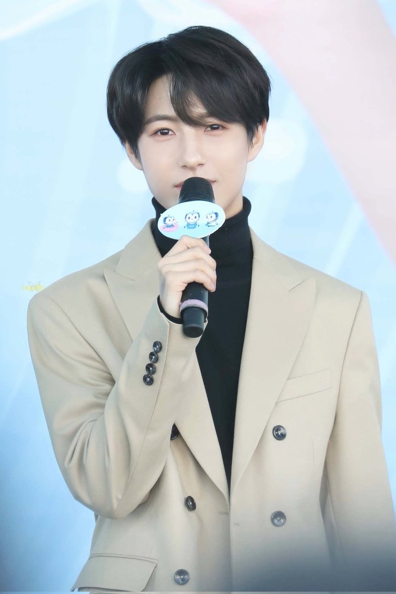 SinaRhu's tweet photo. The Prince Charming, Huang #RENJUN 🥰 https://t.co/a0M4c39xVD