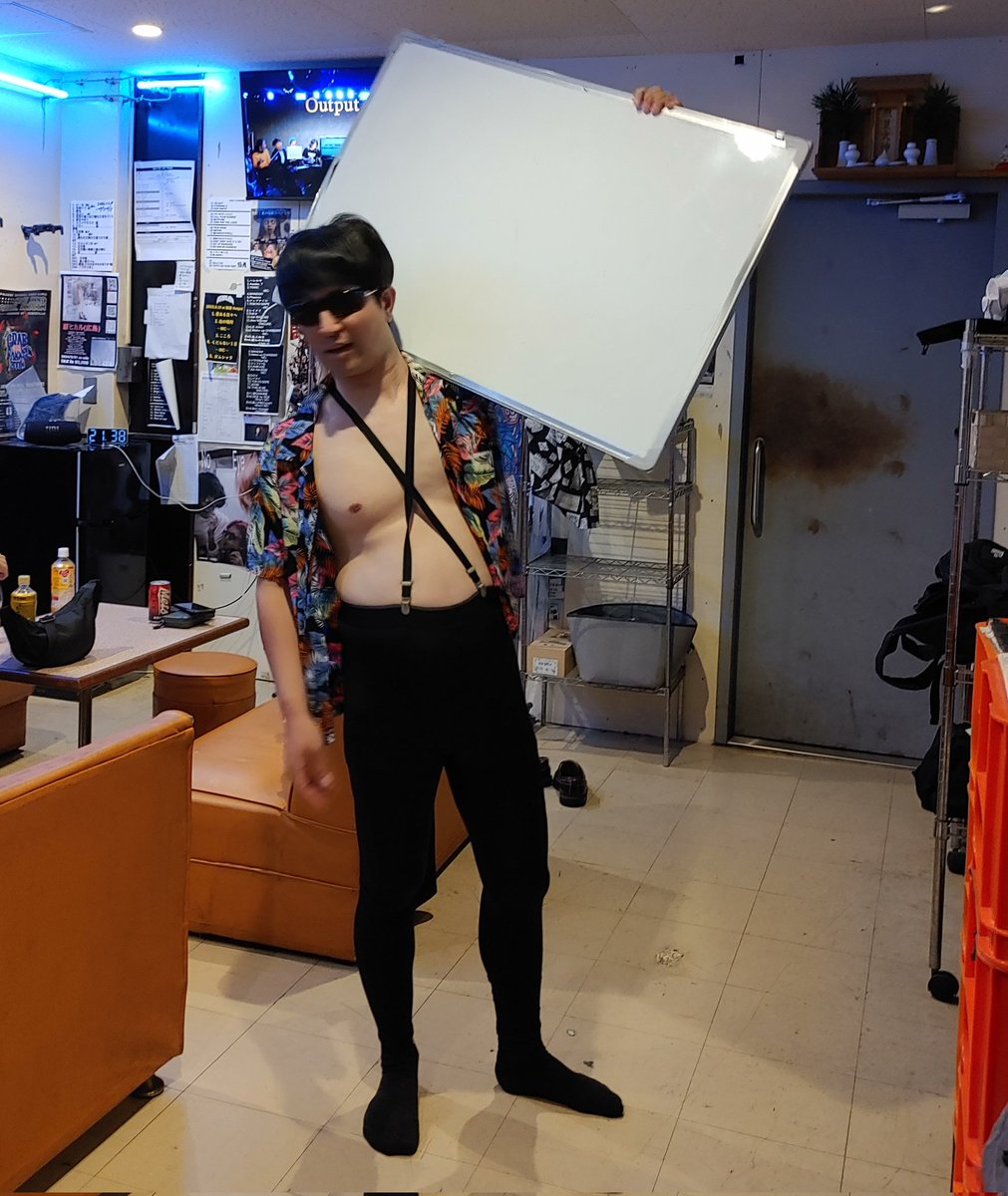 hounyouma's tweet photo. 赤嶺総理と #愉快な大喜利ナイト
ありがとうございました
クレさんが大喜利アニキになって、クソデカボードで全てを破壊していました！
打ち上げで赤嶺総理さんとたくさん話せたのも嬉しかったです🥧🥧 https://t.co/2NUb2fCphI
